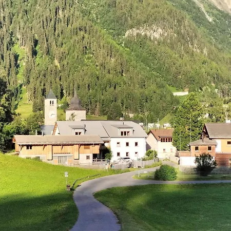 Im Oekohof In Bed & Breakfast Susch